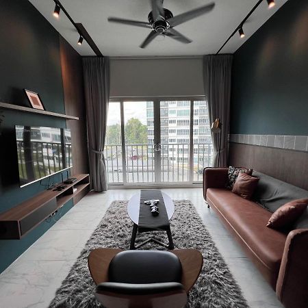 Modern Stylish Apartment Near Kuching Airport 外观 照片