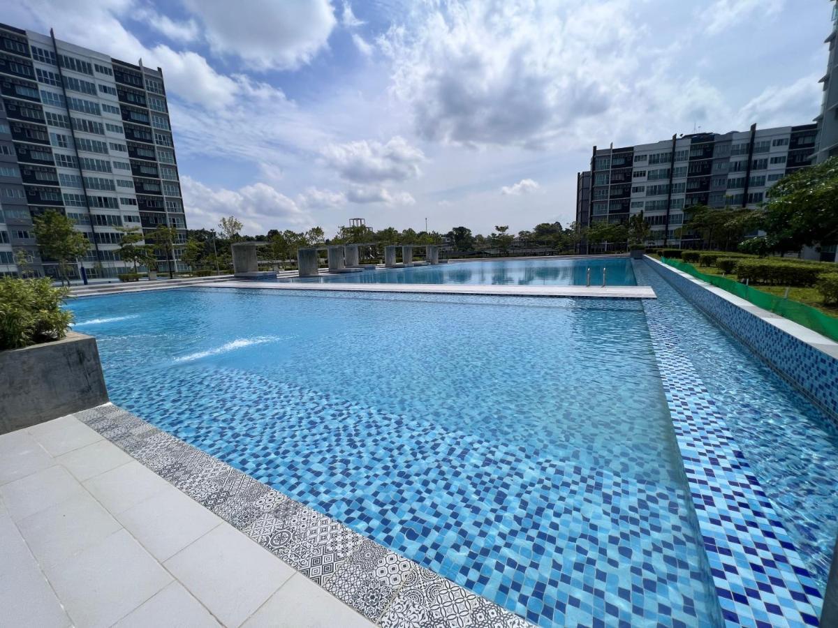 Modern Stylish Apartment Near Kuching Airport 外观 照片